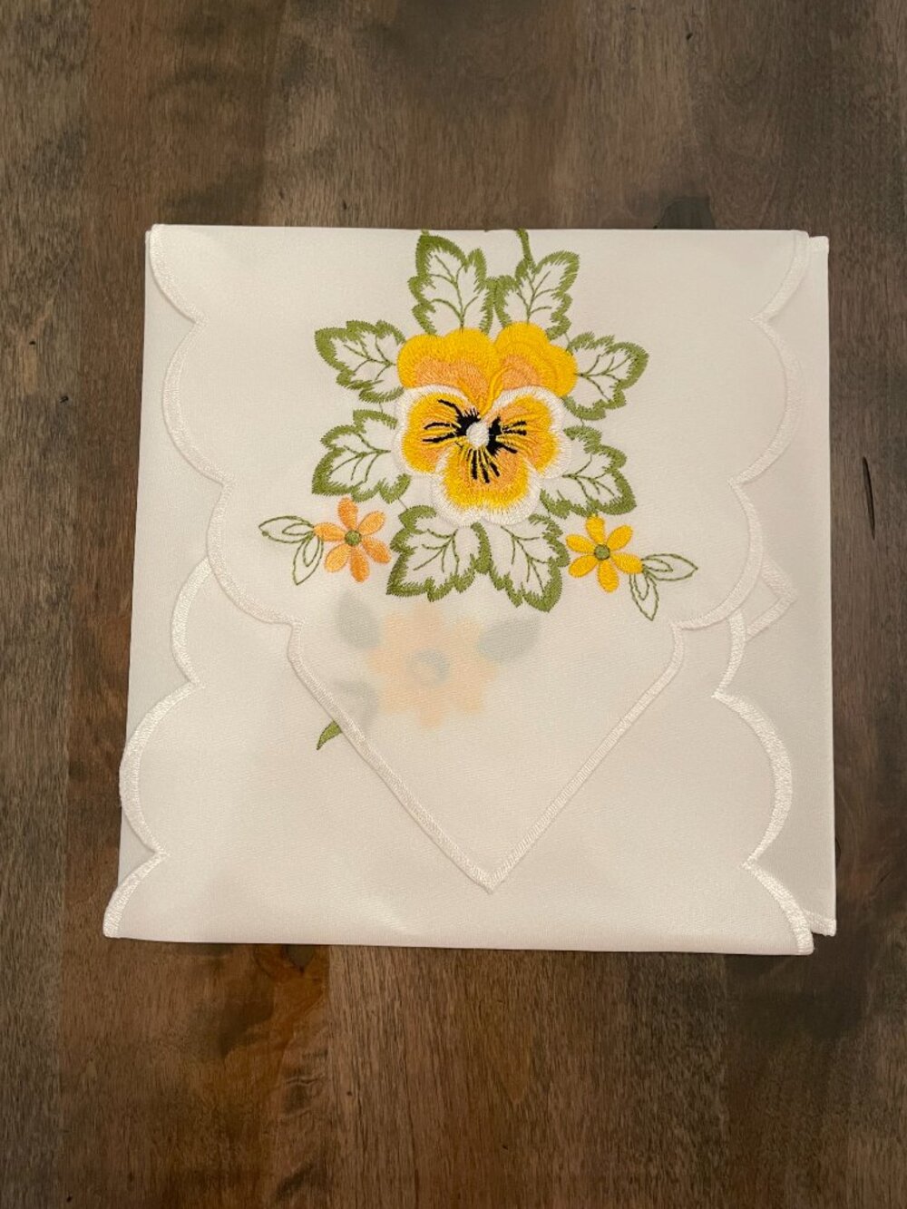 Bread Basket Liner -- Embroidered NEW